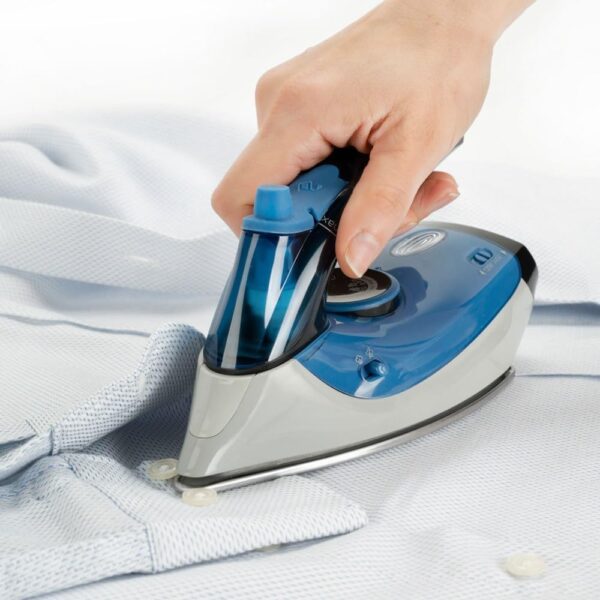 Ferro da stiro BLACK&DECKER da viaggio 1000 Watt colore Azzurro cod: BXIR1000E - immagine 2
