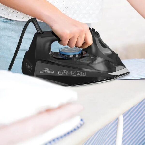 Ferro da stiro BLACK&DECKER Piastra in ceramica 2800 Watt colore Nero cod: BXIR2805E - immagine 3