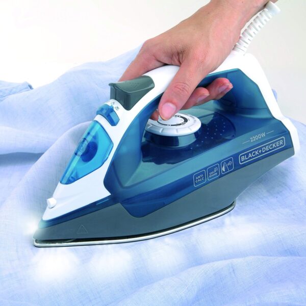 Ferro da stiro BLACK&DECKER Piastra in acciaio inox 2200 Watt colore Blu cod: BXIR2200E - immagine 3